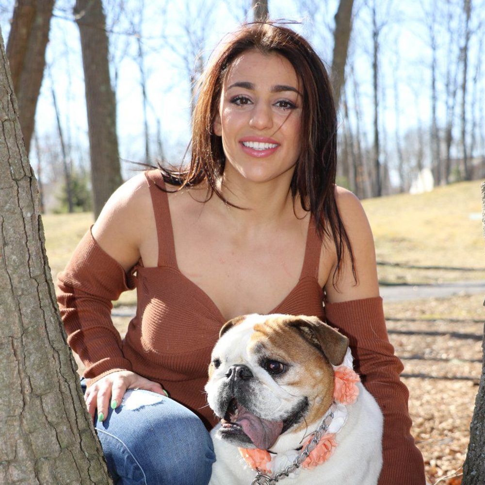 Meet your Posher, Dominique